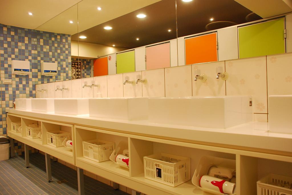 Taipei Livepal Hostel Екстер'єр фото